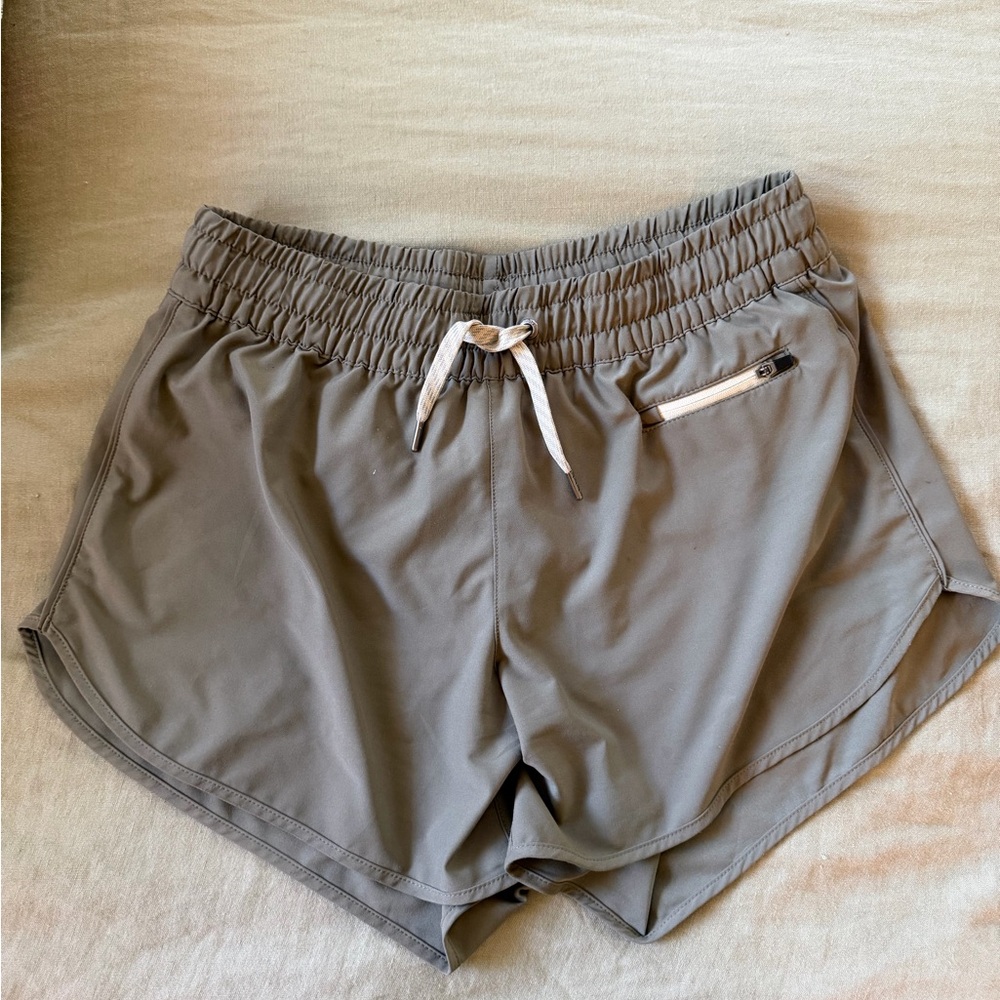 Vuori clementine 2.0 shorts 4” inseam
